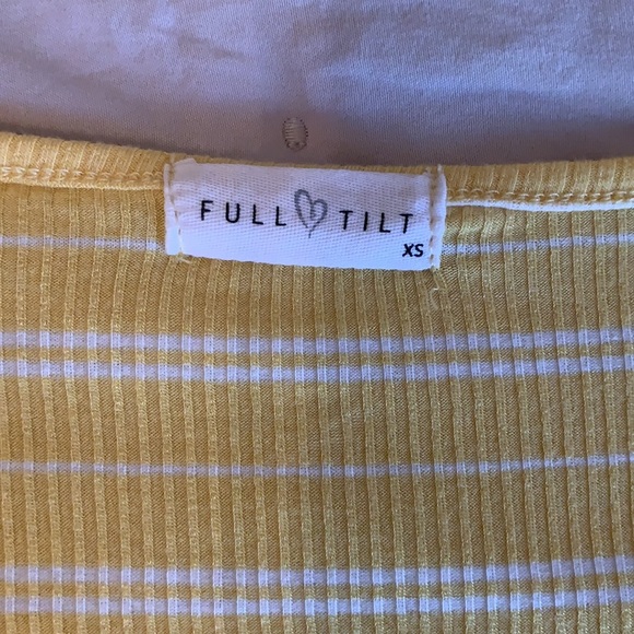 Tilly’s Fitted Crop Top - Picture 2 of 5